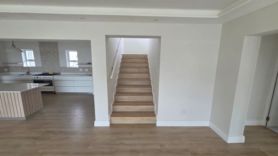 5 Bedroom Property for Sale in Baron View Western Cape